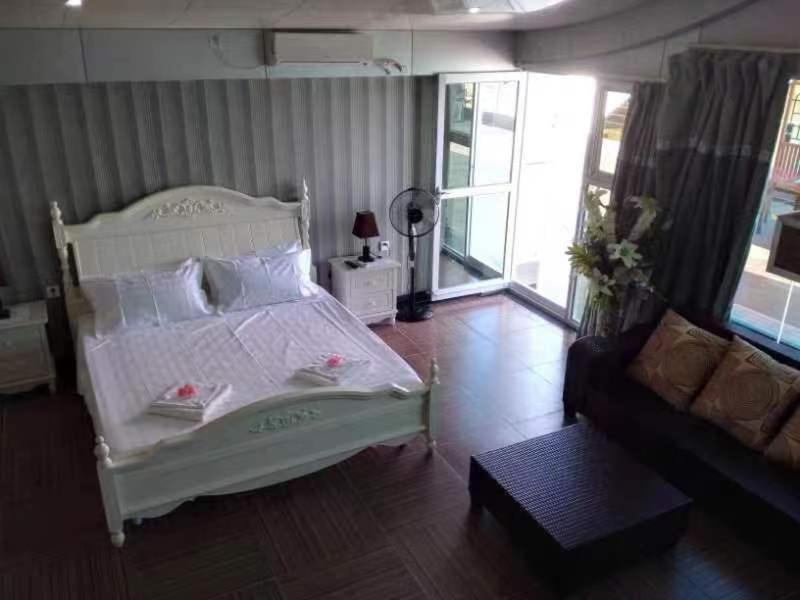 Crystal Beach Hotel Port Vila Buitenkant foto