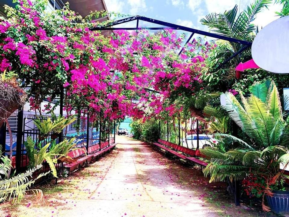 Crystal Beach Hotel Port Vila Buitenkant foto