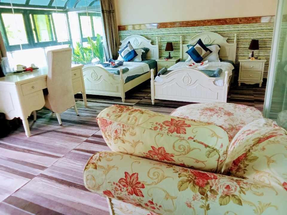 Crystal Beach Hotel Port Vila Buitenkant foto