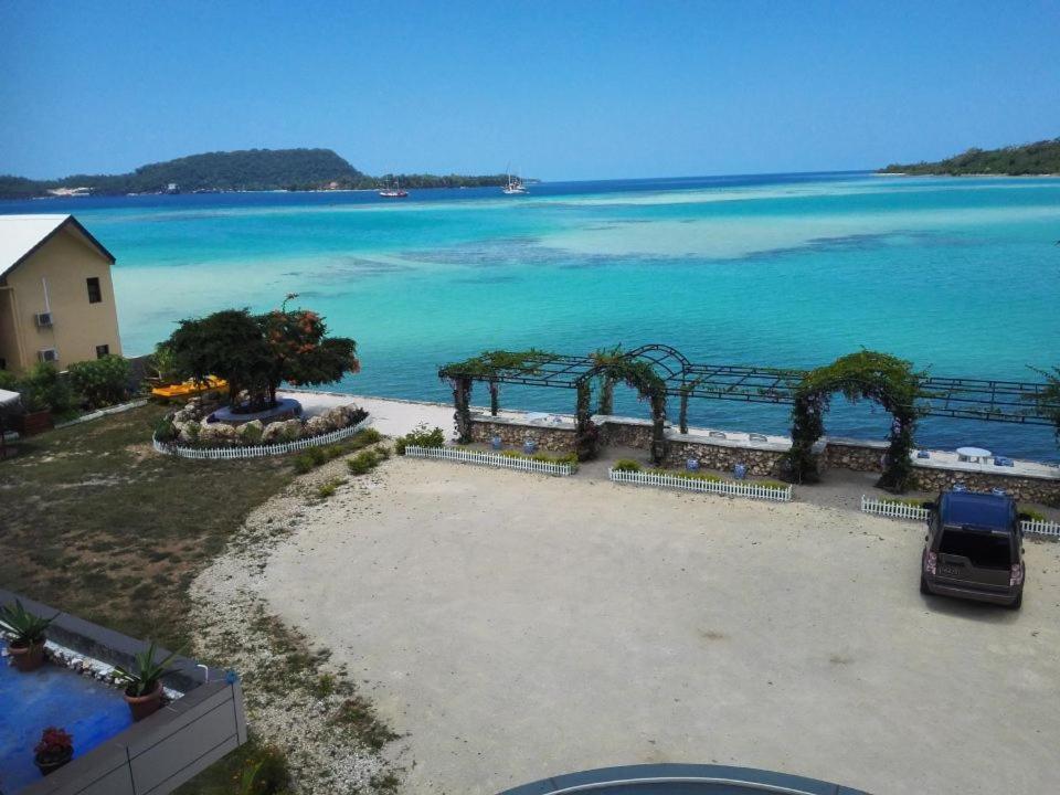 Crystal Beach Hotel Port Vila Buitenkant foto