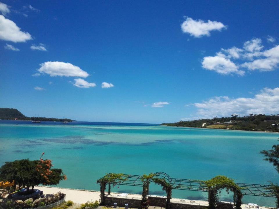 Crystal Beach Hotel Port Vila Buitenkant foto