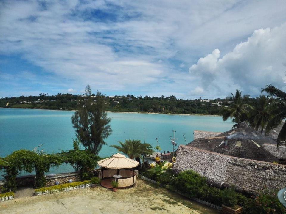 Crystal Beach Hotel Port Vila Buitenkant foto