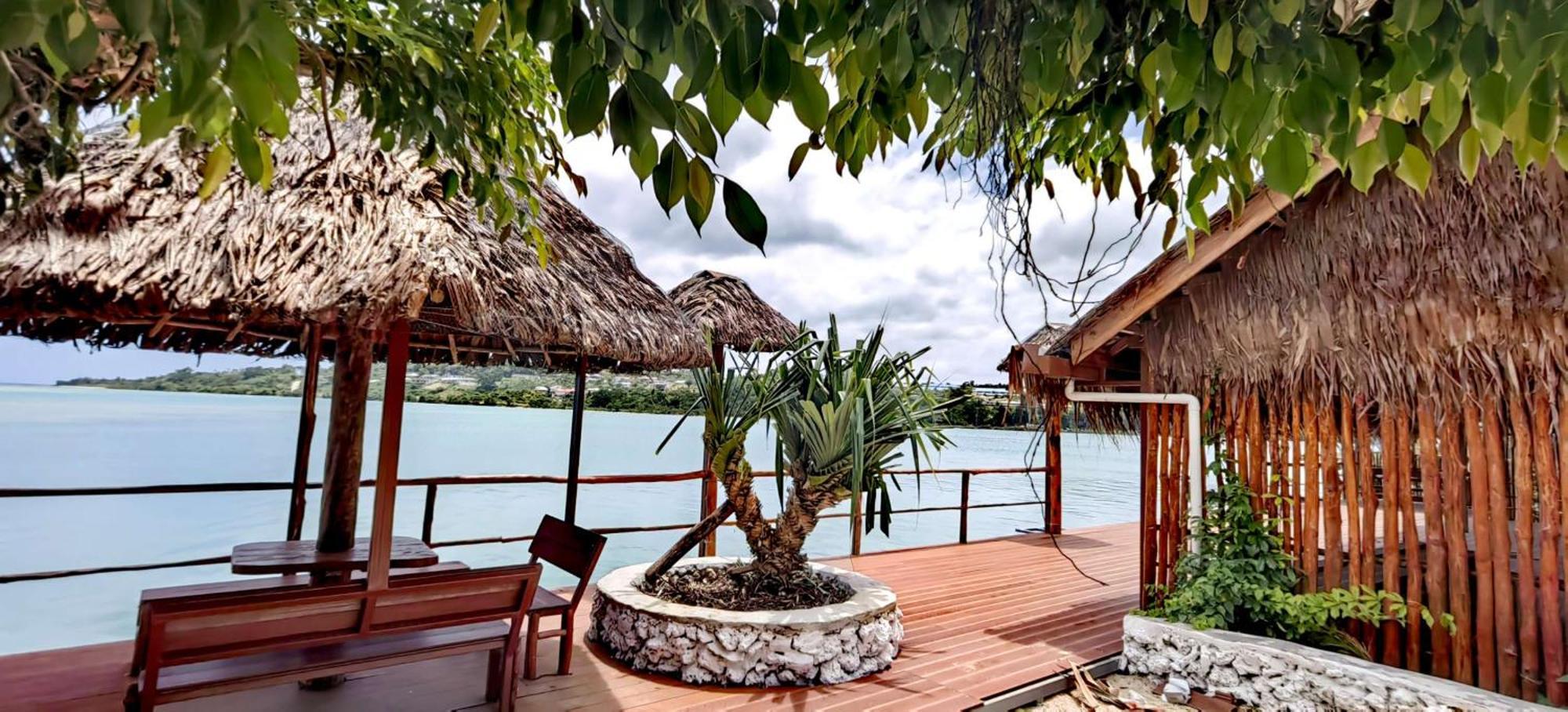 Crystal Beach Hotel Port Vila Buitenkant foto